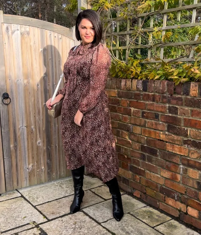 Midi dresses with belted waists to accentuate the figure Leopard Print Chiffon Tie Neck Midi Dress Midi dresses with belted waists to accentuate the figure Leopard Print Chiffon Tie Neck Midi Dress