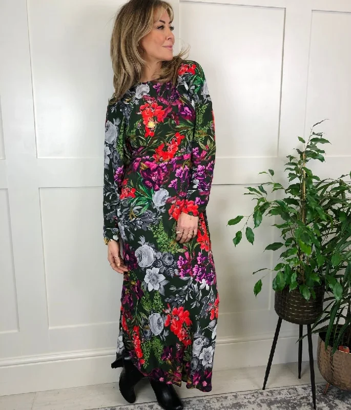 Midi dresses with cotton - blend materials for everyday comfort Garden Floral Batwing Midi Dress Midi dresses with cotton - blend materials for everyday comfort Garden Floral Batwing Midi Dress
