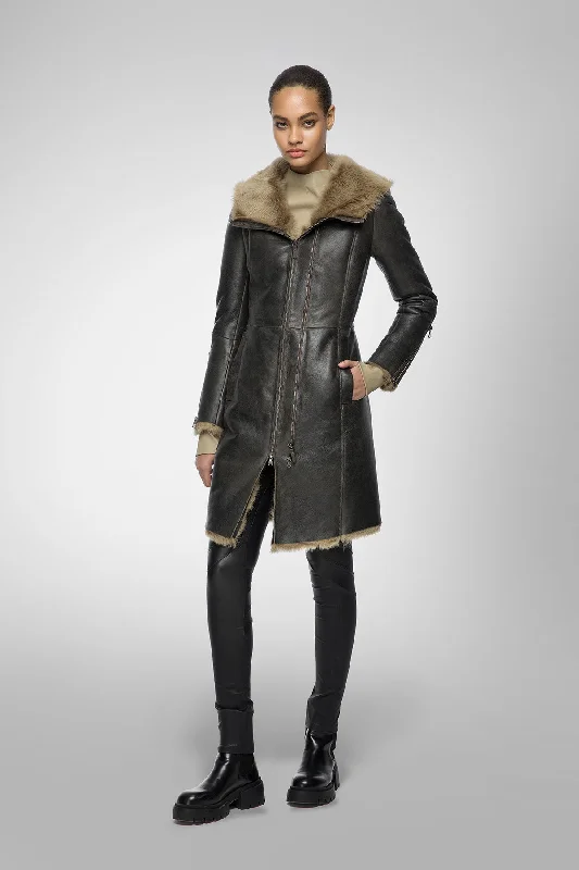 Plus size women's wool blend coats for a warm and stylish winterBillie - Desert Beige Shearling Coat Plus size women's wool blend coats for a warm and stylish winterBillie - Desert Beige Shearling Coat