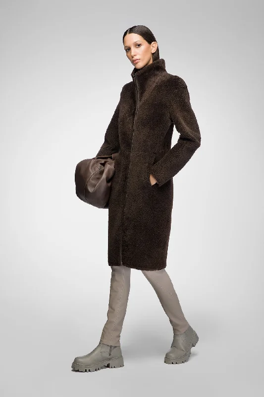 Women's long - sleeve wool coats in a houndstooth pattern for a classic charmJulia - Brown Shearling Coat Women's long - sleeve wool coats in a houndstooth pattern for a classic charmJulia - Brown Shearling Coat