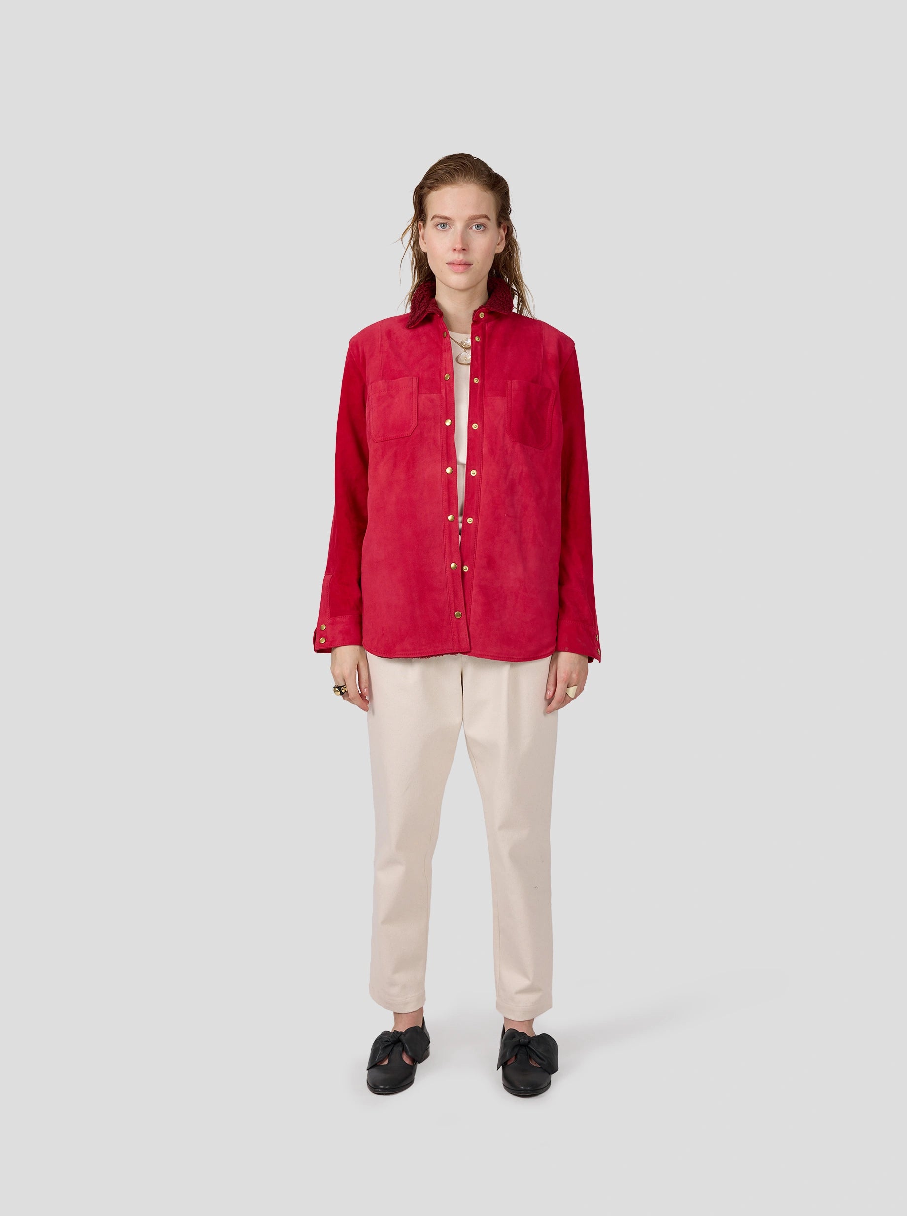 Women's cropped leather coats with silver studs for an edgy lookDori overshirt in fuchsia suede Women's cropped leather coats with silver studs for an edgy lookDori overshirt in fuchsia suede