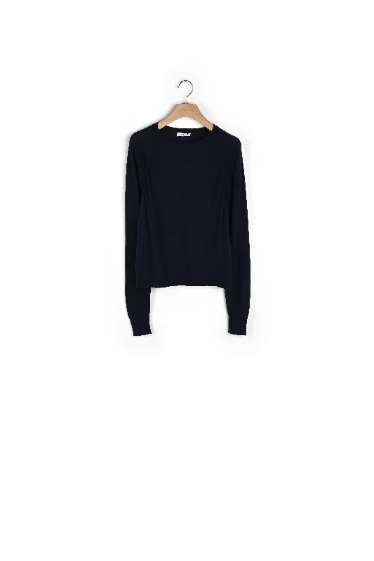 cable knit women cardigan with intricate patternsPull manches longues en laine