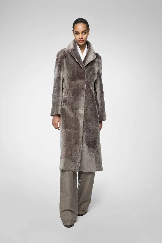 Checkered women's wool coats in a classic pattern for a timeless styleJennifer - Warm Grey Shearling Coat Checkered women's wool coats in a classic pattern for a timeless styleJennifer - Warm Grey Shearling Coat