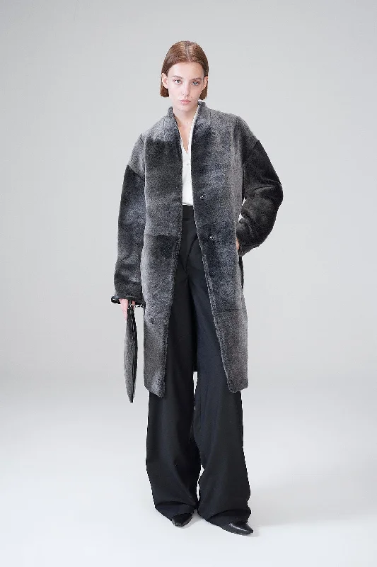 Checkered women's wool coats in a classic pattern for a timeless styleJenny - Black Shearling Coat Checkered women's wool coats in a classic pattern for a timeless styleJenny - Black Shearling Coat
