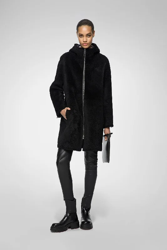 Checkered women's wool coats in a classic pattern for a timeless styleJuliane - Black Shearling Coat Checkered women's wool coats in a classic pattern for a timeless styleJuliane - Black Shearling Coat