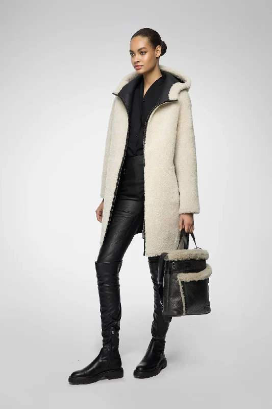 Checkered women's wool coats in a classic pattern for a timeless styleJuliane - Black White Shearling Coat Checkered women's wool coats in a classic pattern for a timeless styleJuliane - Black White Shearling Coat
