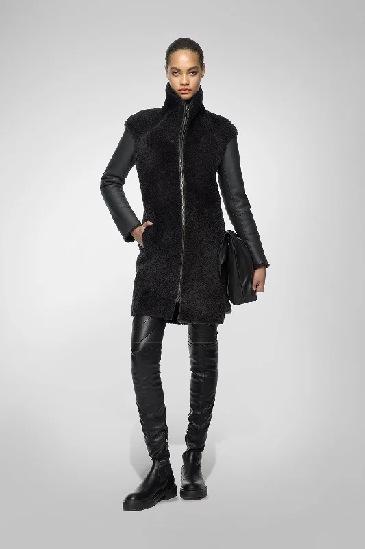 Oversized women's wool coats in a monochromatic look for a trendy outfitJuly - Anthracite Shearling Coat Oversized women's wool coats in a monochromatic look for a trendy outfitJuly - Anthracite Shearling Coat