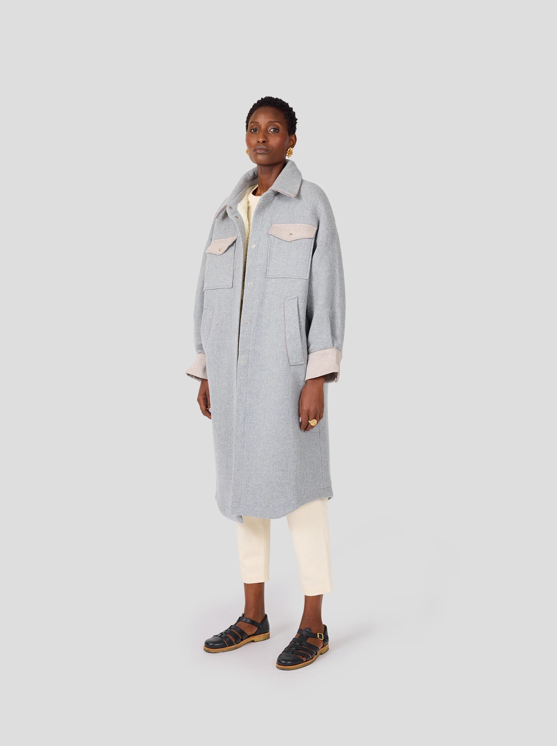 Mid - length women's down coats in a slim fit for a modern and sleek appearanceMarines Coat in Lead Woolen Cashmere Mid - length women's down coats in a slim fit for a modern and sleek appearanceMarines Coat in Lead Woolen Cashmere
