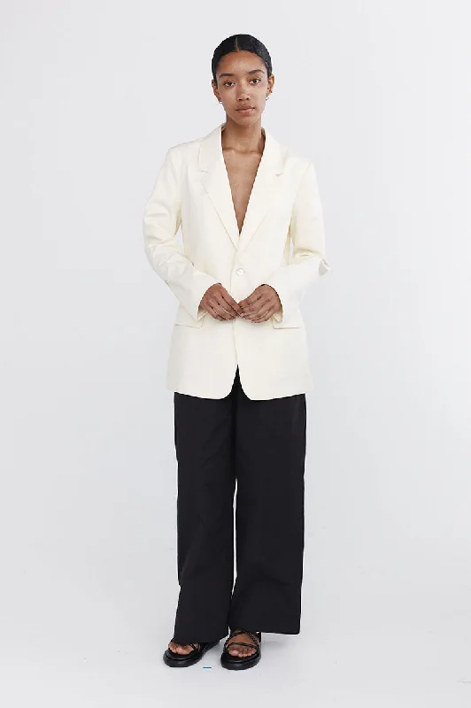 Single - Breasted Women's Tweed Blazers with Gold Buttons for a Classic LookMarle Winona Blazer - Gardenia Single - Breasted Women's Tweed Blazers with Gold Buttons for a Classic LookMarle Winona Blazer - Gardenia