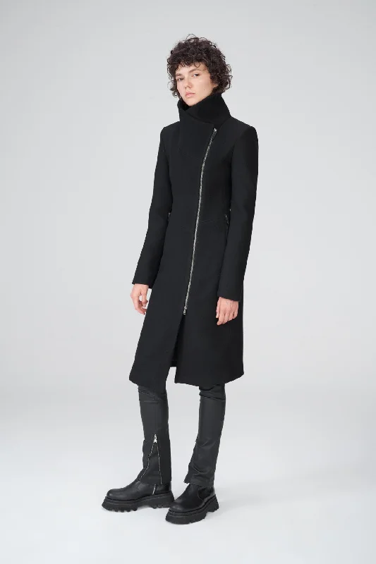 Long women's mac coats in a lightweight fabric for spring showersPamelia - Black Wool Coat Long women's mac coats in a lightweight fabric for spring showersPamelia - Black Wool Coat