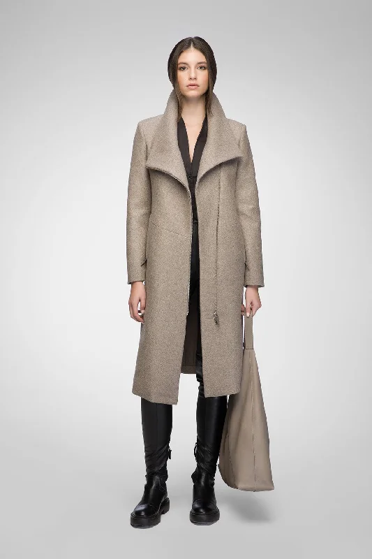Oversized women's wool coats in a monochromatic look for a trendy outfitPamelia - Niobe Wool Coat Oversized women's wool coats in a monochromatic look for a trendy outfitPamelia - Niobe Wool Coat