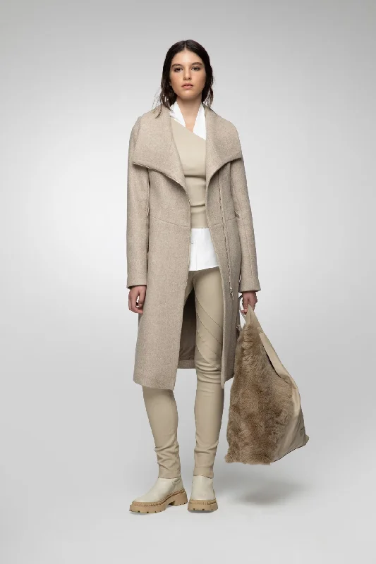 Plus size women's wool blend coats for a warm and stylish winterPamelia - Latte Wool Coat Plus size women's wool blend coats for a warm and stylish winterPamelia - Latte Wool Coat