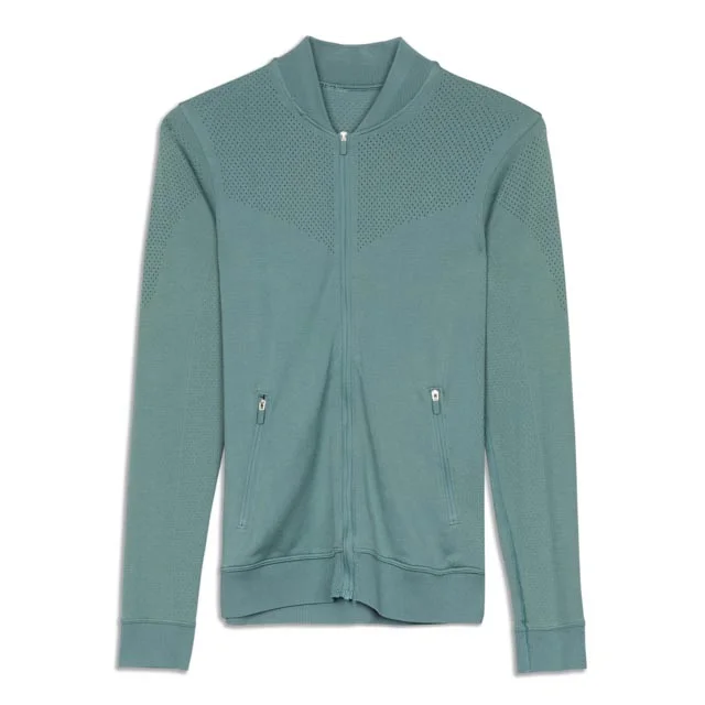 Checkered women's wool coats in a classic pattern for a timeless styleSeamless Training Jacket Checkered women's wool coats in a classic pattern for a timeless styleSeamless Training Jacket