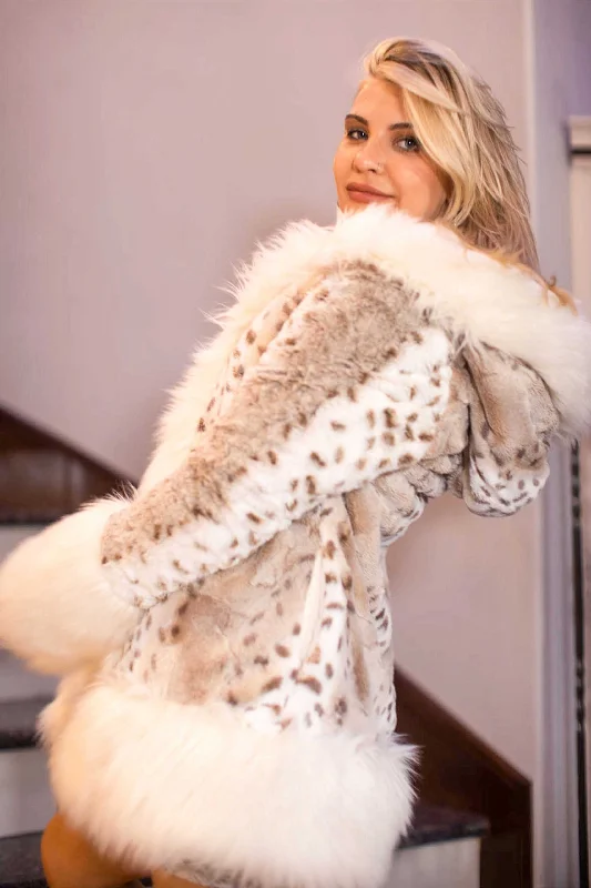 Women's faux fur coats in bright colors for a bold fashion statementWomen's Petite Playa Coat in "Snow Lynx" Women's faux fur coats in bright colors for a bold fashion statementWomen's Petite Playa Coat in "Snow Lynx"