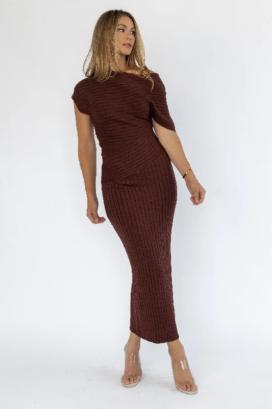 Plus Size Women's Ruffled Hem Sweaters in Floral PrintsNori Brown Off Shoulder Midi Dress Plus Size Women's Ruffled Hem Sweaters in Floral PrintsNori Brown Off Shoulder Midi Dress