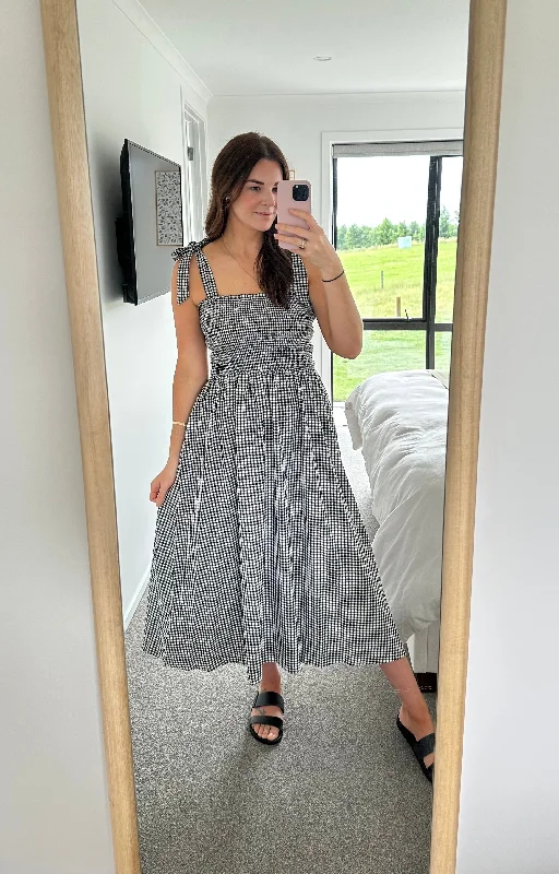 Sheath Women Dress with a Tailored Fit for a Professional LookAella Dress - MAMA - Black Gingham Sheath Women Dress with a Tailored Fit for a Professional LookAella Dress - MAMA - Black Gingham