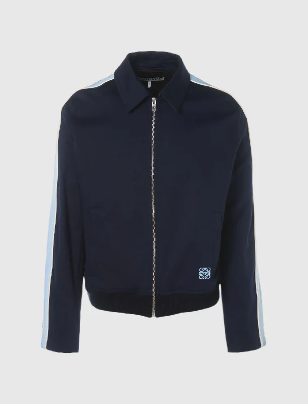 Women's quilted puffer jackets in a cropped silhouette for a modern twistSIDE BAND ZIPPED JACKET Women's quilted puffer jackets in a cropped silhouette for a modern twistSIDE BAND ZIPPED JACKET