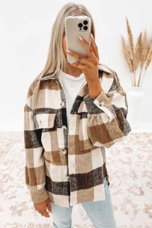 Women's quilted puffer jackets in a cropped silhouette for a modern twistRiley Shacket Brown Women's quilted puffer jackets in a cropped silhouette for a modern twistRiley Shacket Brown