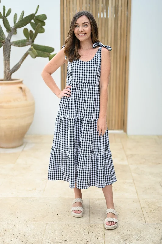Mini Women Dress with a Short Hem for a Young and Trendy StyleSenna Dress - Black Gingham Mini Women Dress with a Short Hem for a Young and Trendy StyleSenna Dress - Black Gingham