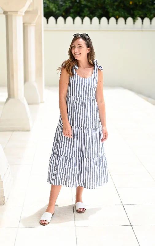 Mini Women Dress with a Short Hem for a Young and Trendy StyleSenna Dress - Navy Stripe Mini Women Dress with a Short Hem for a Young and Trendy StyleSenna Dress - Navy Stripe