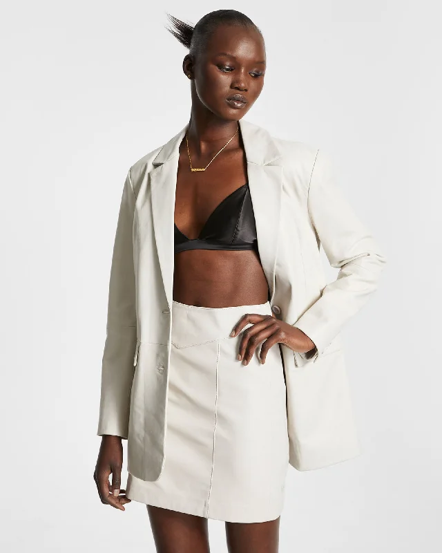 Women's long - length wool blend jackets for a warm and stylish winter lookVIVIAN LEATHER BLAZER OFF WHITE Women's long - length wool blend jackets for a warm and stylish winter lookVIVIAN LEATHER BLAZER OFF WHITE