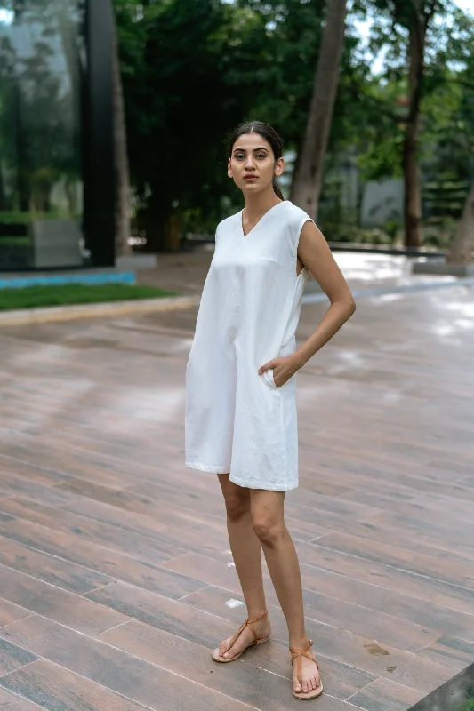 Mini Women Dress with a Short Hem for a Young and Trendy Style Mini Women Dress with a Short Hem for a Young and Trendy Style Boxy Fit Dress Mini Women Dress with a Short Hem for a Young and Trendy Style Mini Women Dress with a Short Hem for a Young and Trendy Style Boxy Fit Dress