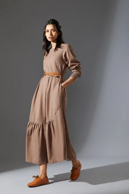 Long - Sleeve Women Dress in Velvet for a Luxurious Winter Look Long - Sleeve Women Dress in Velvet for a Luxurious Winter Look MATI NEW ABOLI- AW BEIGE Long - Sleeve Women Dress in Velvet for a Luxurious Winter Look Long - Sleeve Women Dress in Velvet for a Luxurious Winter Look MATI NEW ABOLI- AW BEIGE