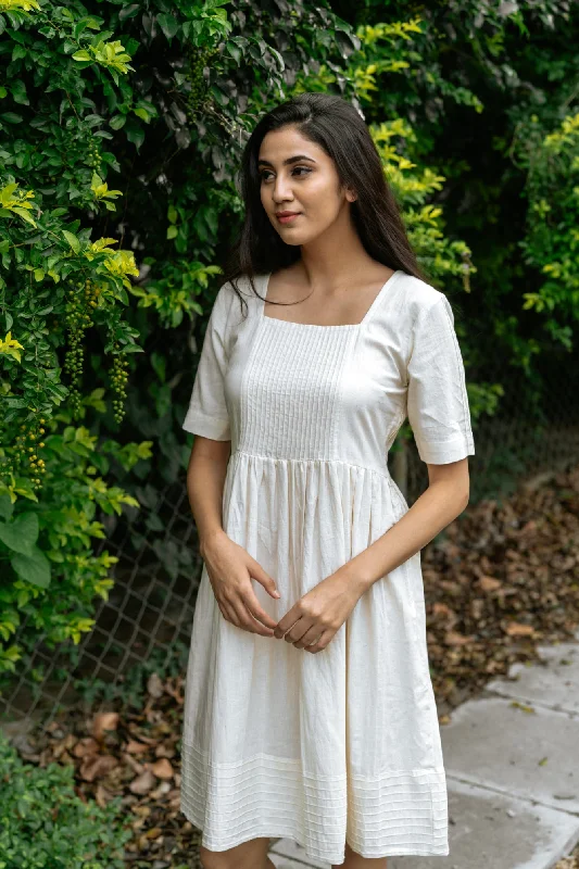 Sleeveless Women Dress in Bright Colors for Summer Parties Sleeveless Women Dress in Bright Colors for Summer Parties Off White anchoring dress back tie