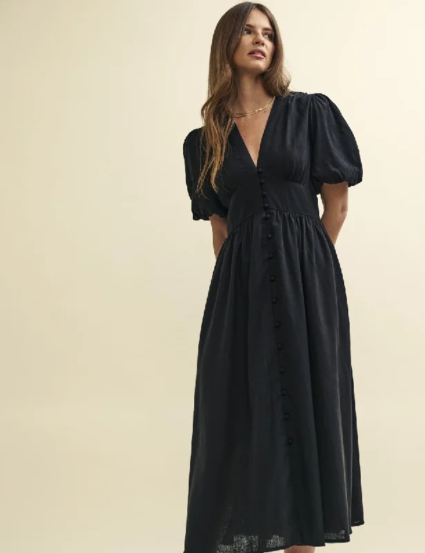 Midi dresses with keyhole backs for a flirty and unexpected detailBlack Starlight Midaxi Dress Midi dresses with keyhole backs for a flirty and unexpected detailBlack Starlight Midaxi Dress