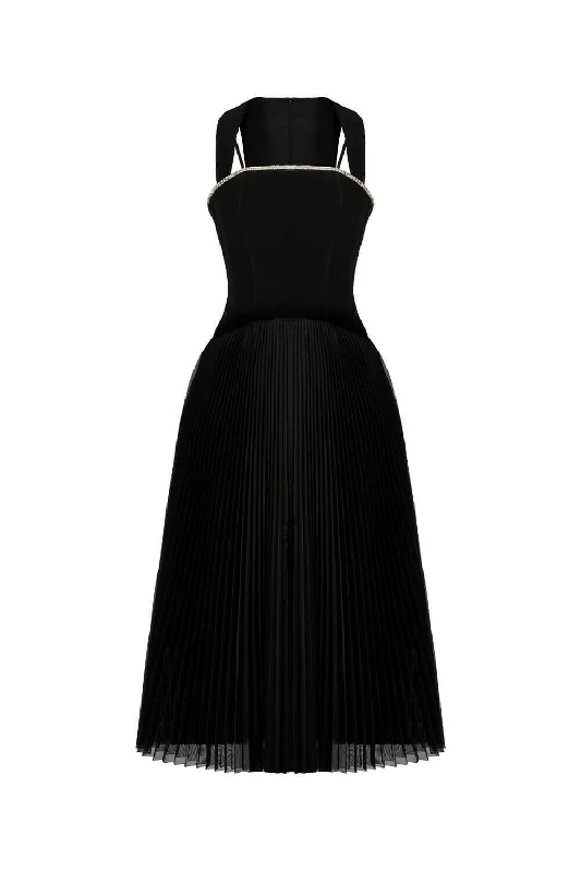Midi dresses with keyhole backs for a flirty and unexpected detailMilcah Pleated Strappy Velvet Midi Dress Midi dresses with keyhole backs for a flirty and unexpected detailMilcah Pleated Strappy Velvet Midi Dress