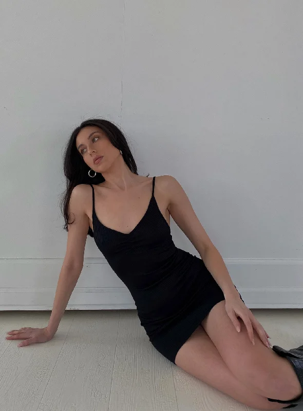 Bodycon dress with a ruched design for added texture​Gelina Mini Dress Black