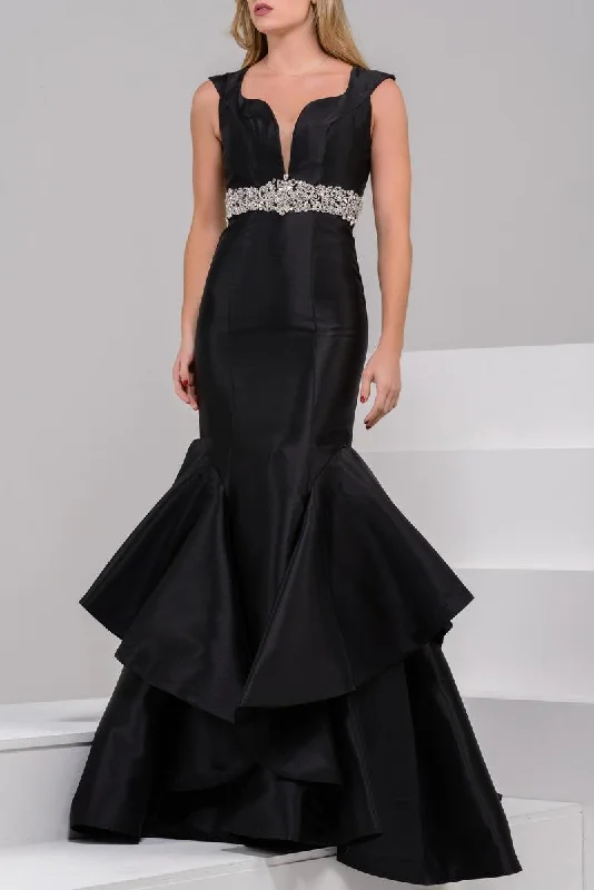 Bodycon dress with a bow accent​Jovani 28124 Long Sleeveless Prom Dress