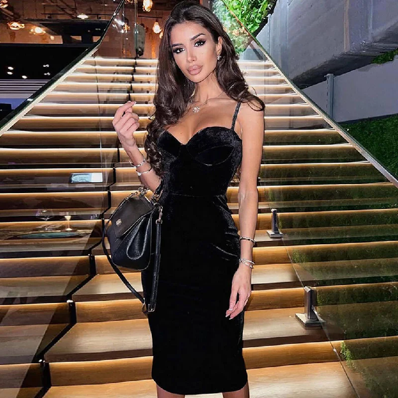Metallic cocktail dresses with a halter neck for a glamorous occasionBerryBetty - Sparkly Rhinestone Sweetheart Neck Cocktail Midi Dress - Black