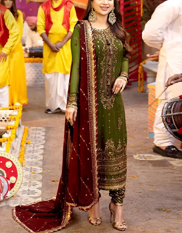 Evening party dresses with a long train for a dramatic entranceAdorable Embroidered Fancy Chiffon Mehndi Dress 2024 (DZ17672) Evening party dresses with a long train for a dramatic entranceAdorable Embroidered Fancy Chiffon Mehndi Dress 2024 (DZ17672)