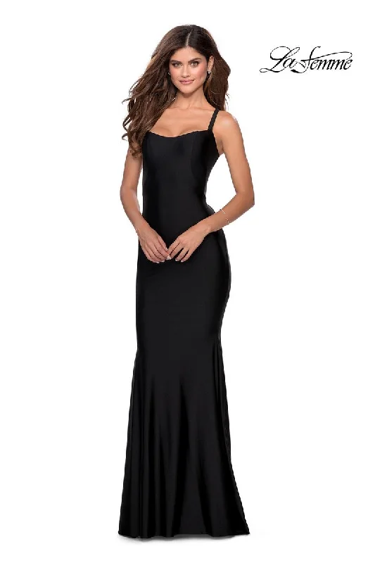 Party dresses with a tiered skirt for a fun and voluminous styleLa Femme Dress 28568 Party dresses with a tiered skirt for a fun and voluminous styleLa Femme Dress 28568