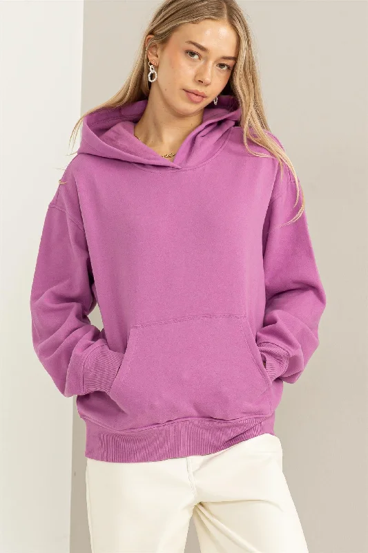 Women's pullover hoodie with a side slit for a modern and relaxed fitLavender Front Pocket Hooded Fleece Sweatshirt Women's pullover hoodie with a side slit for a modern and relaxed fitLavender Front Pocket Hooded Fleece Sweatshirt