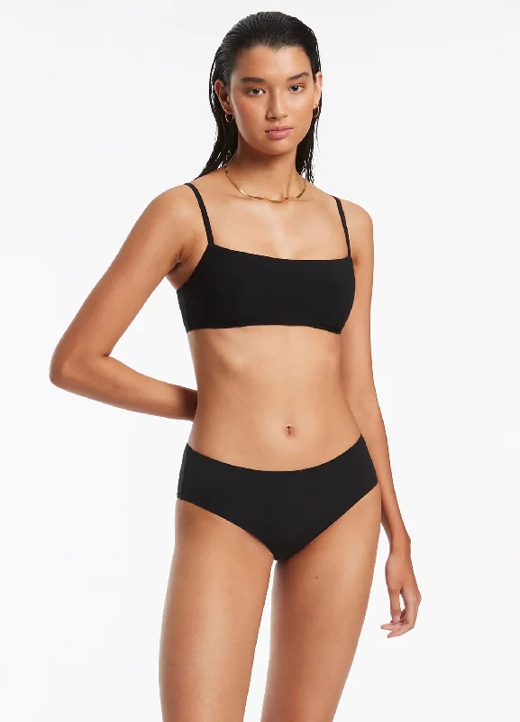 Convertible bikini that can be worn in multiple styles for versatilityJetset Boy Leg Pant - Black Convertible bikini that can be worn in multiple styles for versatilityJetset Boy Leg Pant - Black