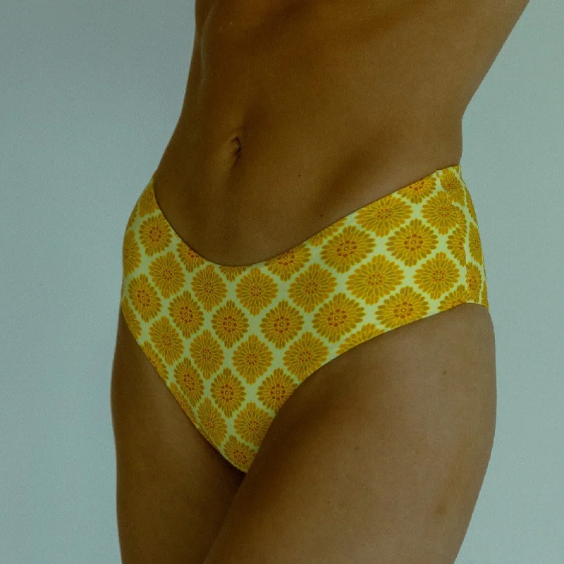 UV - protection bikini for safe sun exposure during beach daysSurfer Mid-Rise Bottom UV - protection bikini for safe sun exposure during beach daysSurfer Mid-Rise Bottom
