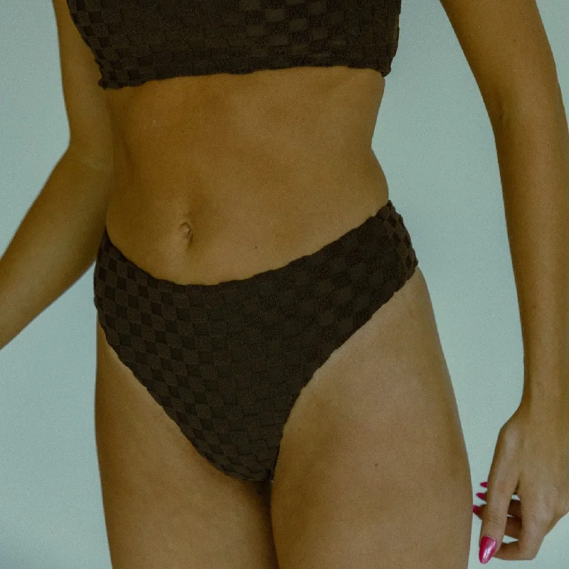 Maternity bikini for expecting mothers to enjoy the beach comfortablySurfer Thong Bottom Maternity bikini for expecting mothers to enjoy the beach comfortablySurfer Thong Bottom