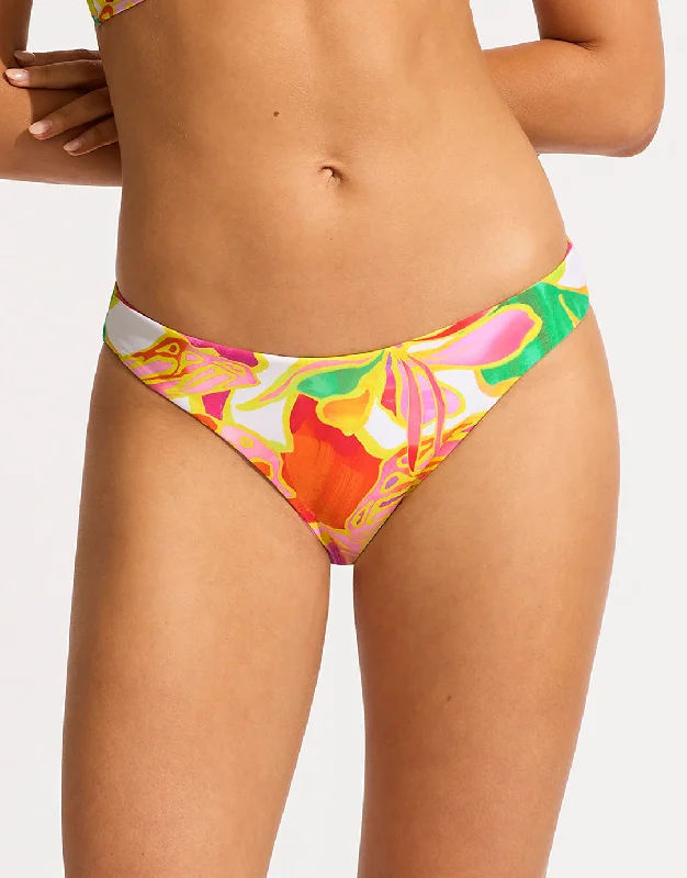 High - waisted bikini for a retro and tummy - flattering lookWonderland Reversible Hipster Bikini Pant - Fuchsia Rose High - waisted bikini for a retro and tummy - flattering lookWonderland Reversible Hipster Bikini Pant - Fuchsia Rose